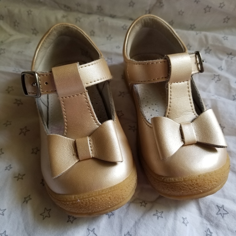 L'Amour little girls size 6 shoes champagne